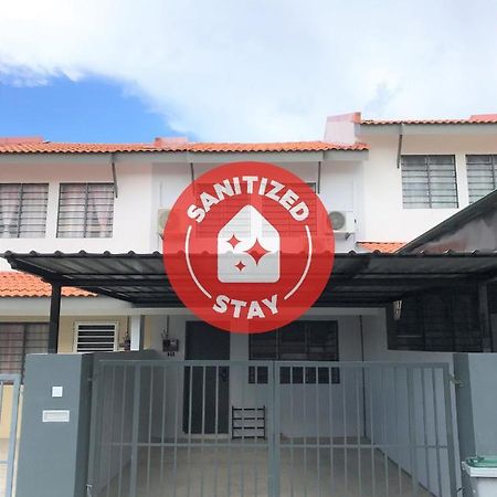Oyo 90493 Jl Homestay Segamat Eksteriør bilde